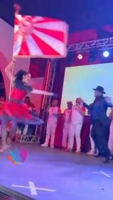 O primeiro casal do Salgueiro deu um show no palco da final do samba-enredo! 🎩👗  Sidclei Santos e Laryssa Victória evolu