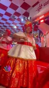 ❤️🤍 A FORÇA DAS BAIANAS DO SALGUEIRO!  Gira a saia, bate o samba e a tradição se faz presente na quadra da Academia! 💃🏾✨
