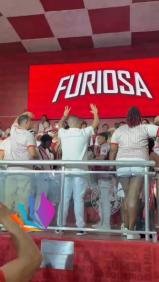 🥁❤️🤍 A FURIOSA DEU O TOM DA NOITE!  Quando a Furiosa entra em ação, não tem jeito: a quadra do Salgueiro sente! 🔥🥁  Na e