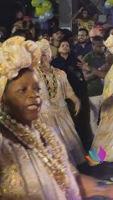 💙💛 AS BAIANAS EM CENA!  Ainda ao som de “Agudás, os que levaram a África no coração e trouxeram para o coração da África