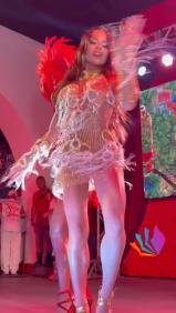 Carlinhos Salgueiro e as musas dando o tom da festa! ✨❤️  O nosso diretor artístico, que comanda cada apresentação com m