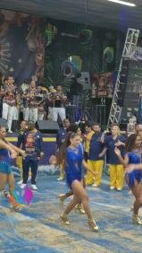 💙💛 É SEGREDO… MAS A GENTE CONTA! 🦚🔥  Ao som de um dos sambas mais marcantes da história da Unidos da Tijuca, a ala de pa