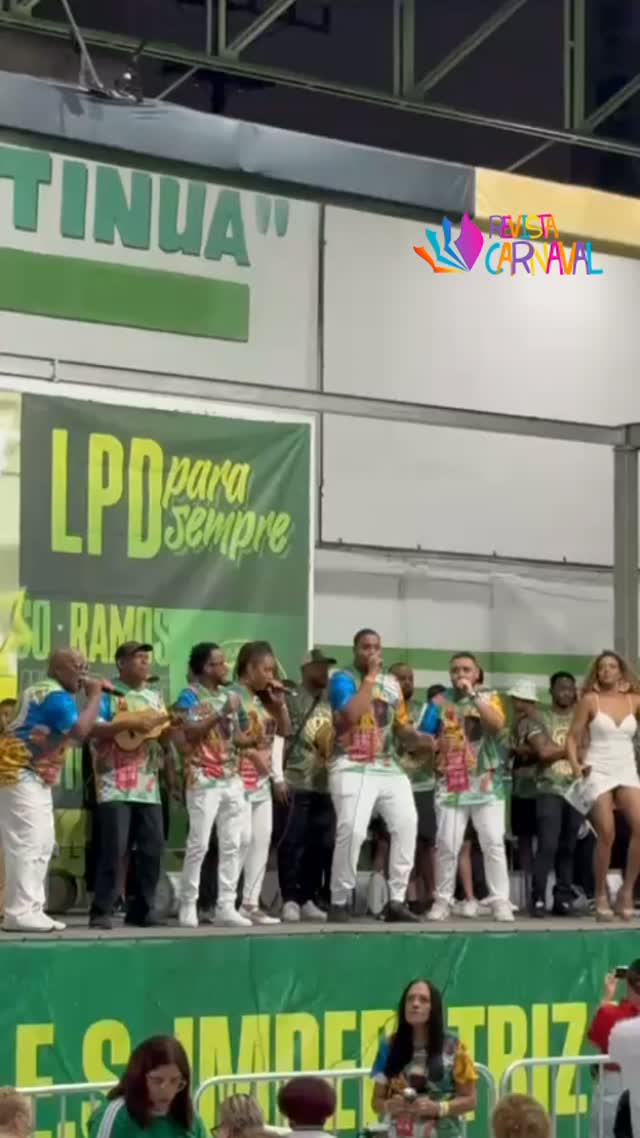 Tem coisa mais carioca do que feijoada com samba? 🤍💚  Na Imperatriz Leopoldinense, tradição e Carnaval caminham juntos e